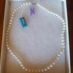 NEW with Tags Freshwater Cultured Pearl Necklace in 10k Gold - 18"